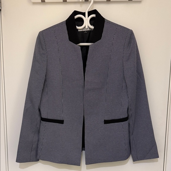 Women's Tahari Blue and White Houndstooth Jacket - Picture 1 of 10
